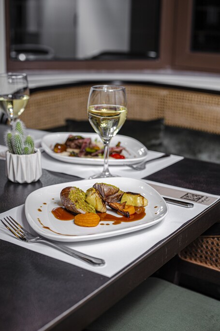 Royalty Hotel Athens - Image 9