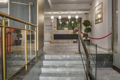 Royalty Hotel Athens - Image 4