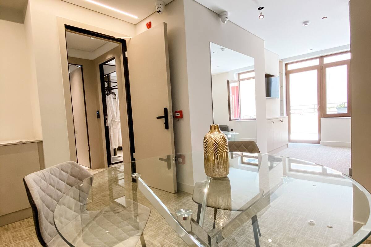 King Suite with Balcony | 露台/庭院