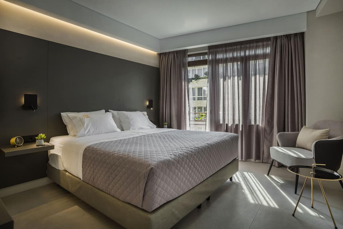 Executive Room | 1 bedroom, Egyptian cotton sheets, premium bedding, pillow-top beds