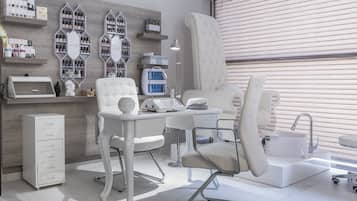 Neglesalon