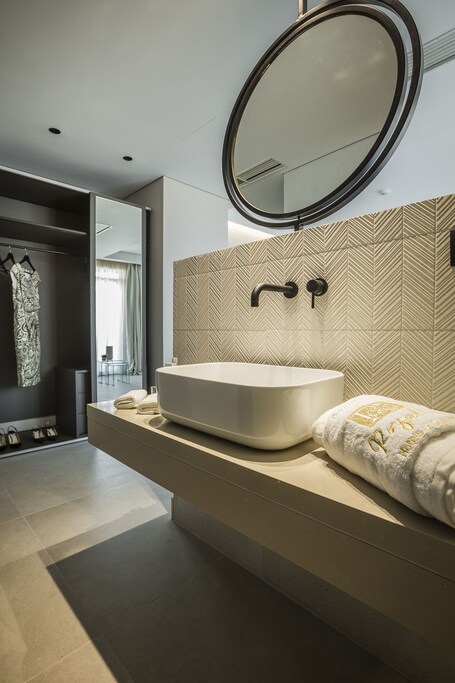 Royalty Hotel Athens - Image 8