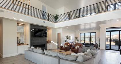 7BR Sleeps 30 - Private Pool, Arcade & Theater