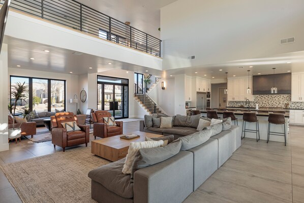 Smart TV, fireplace, DVD player