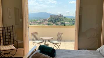 5 Schlafzimmer, Bügeleisen/Bügelbrett, Reisekinderbett, WLAN