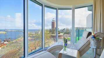 Deluxe Apartment | 1 bedroom, in-room safe, desk, bed sheets