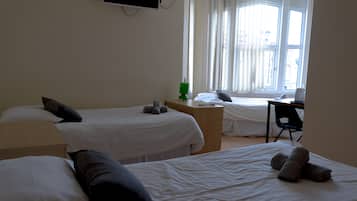 10 bedrooms, WiFi, bed sheets