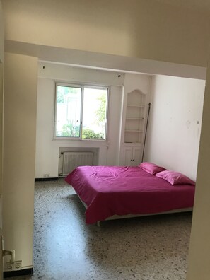 Fer et planche Ă repasser, Wi-Fi, draps fournis