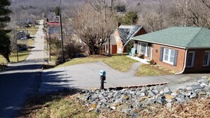 المنطقة المحيطة بالمنشأة