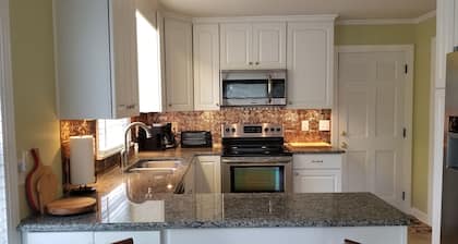 The Carolina Place, walking distance to downtown
