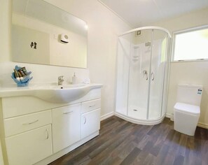 Hair dryer, towels - RIMA | Sun-Soaked Hideaway (Queenstown)