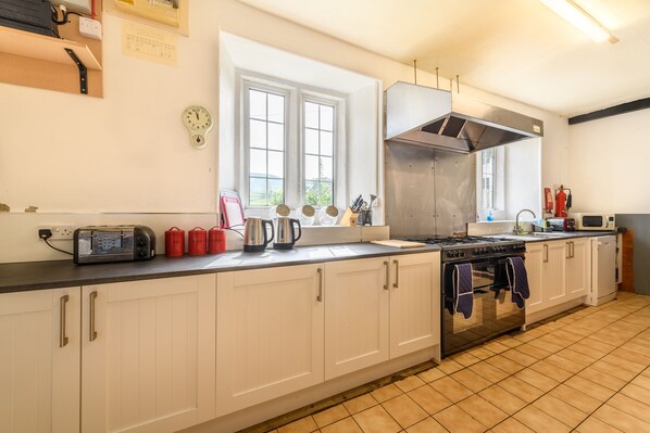 Maison | Cuisine privée | Réfrigérateur, micro-ondes, four, plaque de cuisson