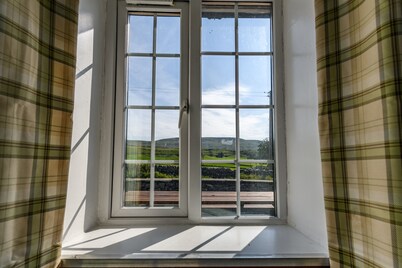 Old School House Sleeps 26, Pets
