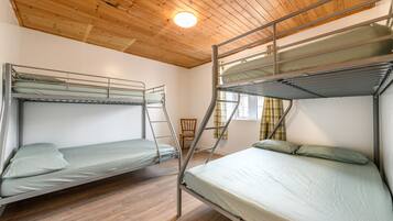 House | 6 bedrooms, free WiFi, bed sheets