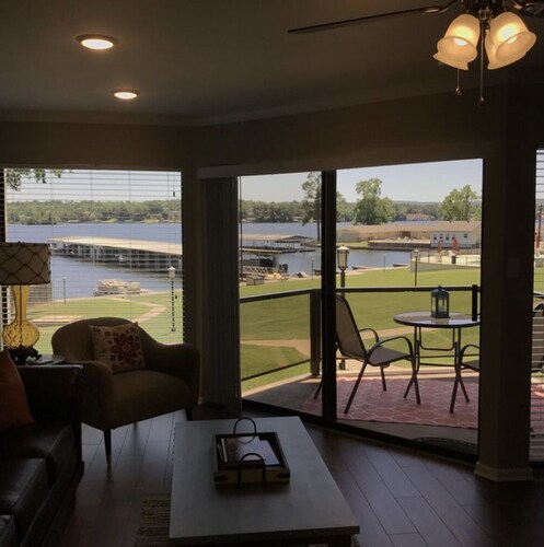 Exceptional Lakefront Sanctuary *Please check reviews - Most requested returns*