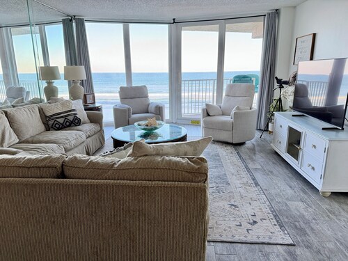 WEEKLY DISCOUNTS! DIRECT BEACH ACCESS! NO DRIVE BEACH! FULL KITCHEN! POOL! 