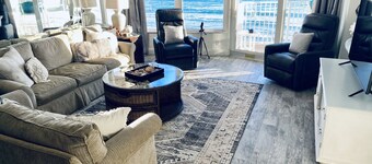 WEEKLY DISCOUNTS! DIRECT BEACH ACCESS! NO DRIVE BEACH! FULL KITCHEN! POOL! 