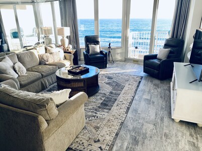 WEEKLY DISCOUNTS! DIRECT BEACH ACCESS! NO DRIVE BEACH! FULL KITCHEN! POOL! 