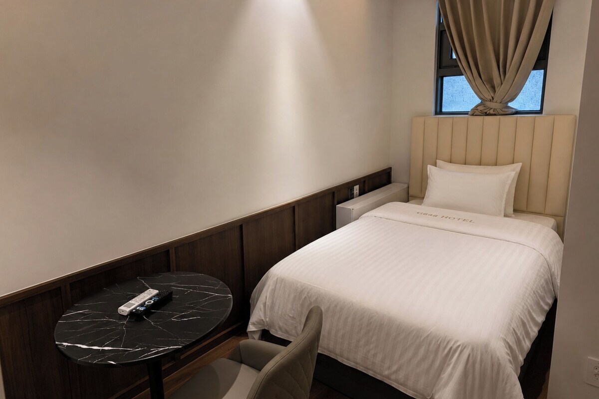 Ropa de cama de alta calidad, cubrecamas y escritorio 