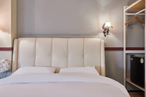 Double Double Deluxe (2 Pax, 2 Queen Beds, Adults Only, No Smoking)