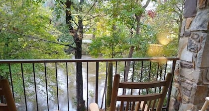 Riverside Condo - minutes from GSMNP