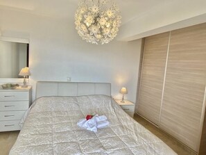 2 bedrooms, iron/ironing board, WiFi, bed sheets