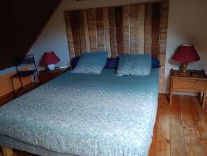 2 Schlafzimmer, Schreibtisch, Bügeleisen/Bügelbrett, kostenloses WLAN