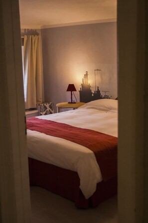 4 chambres, fer et planche à repasser, Wi-Fi, draps fournis