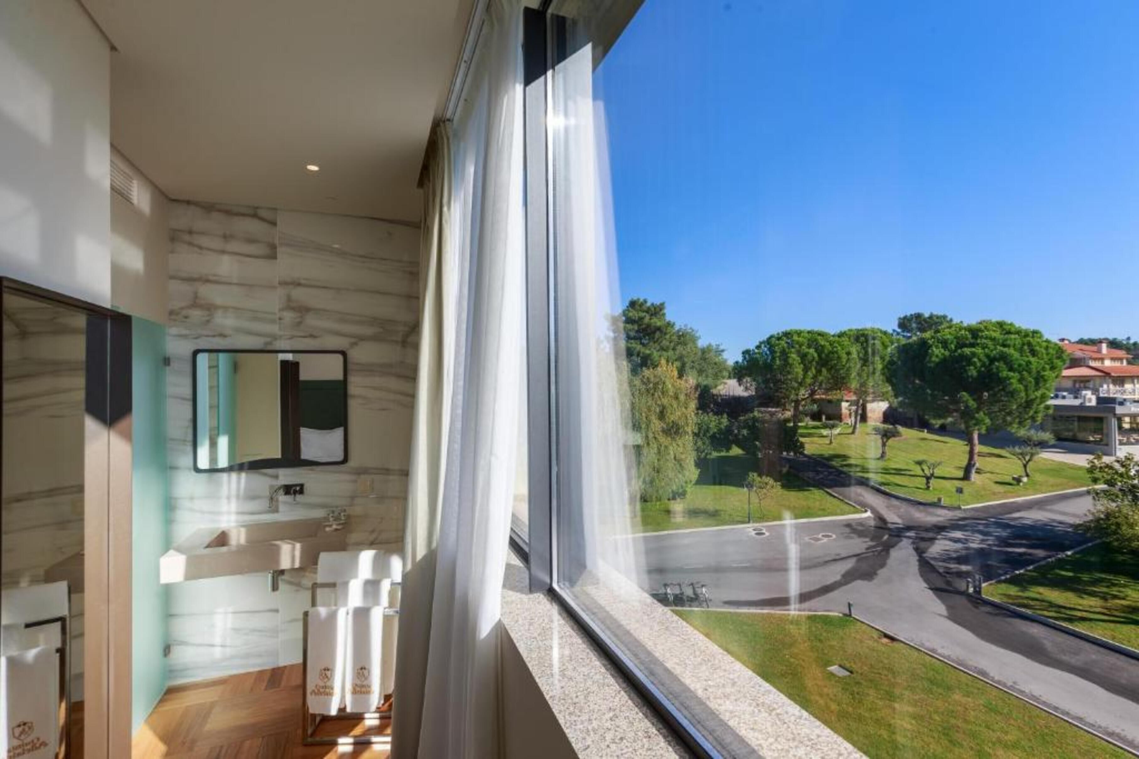 superior apartment, 3 bedrooms | bathroom | shower, bathrobes, towels