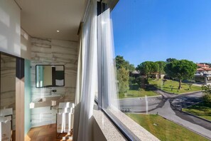 Superior Apartment, 3 Bedrooms | Bathroom | Shower, bathrobes, towels