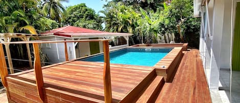 حمّام سباحة خارجي