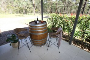 Outdoor dining - Tucked away in the Heart of the Hunter valley (North Rothbury)