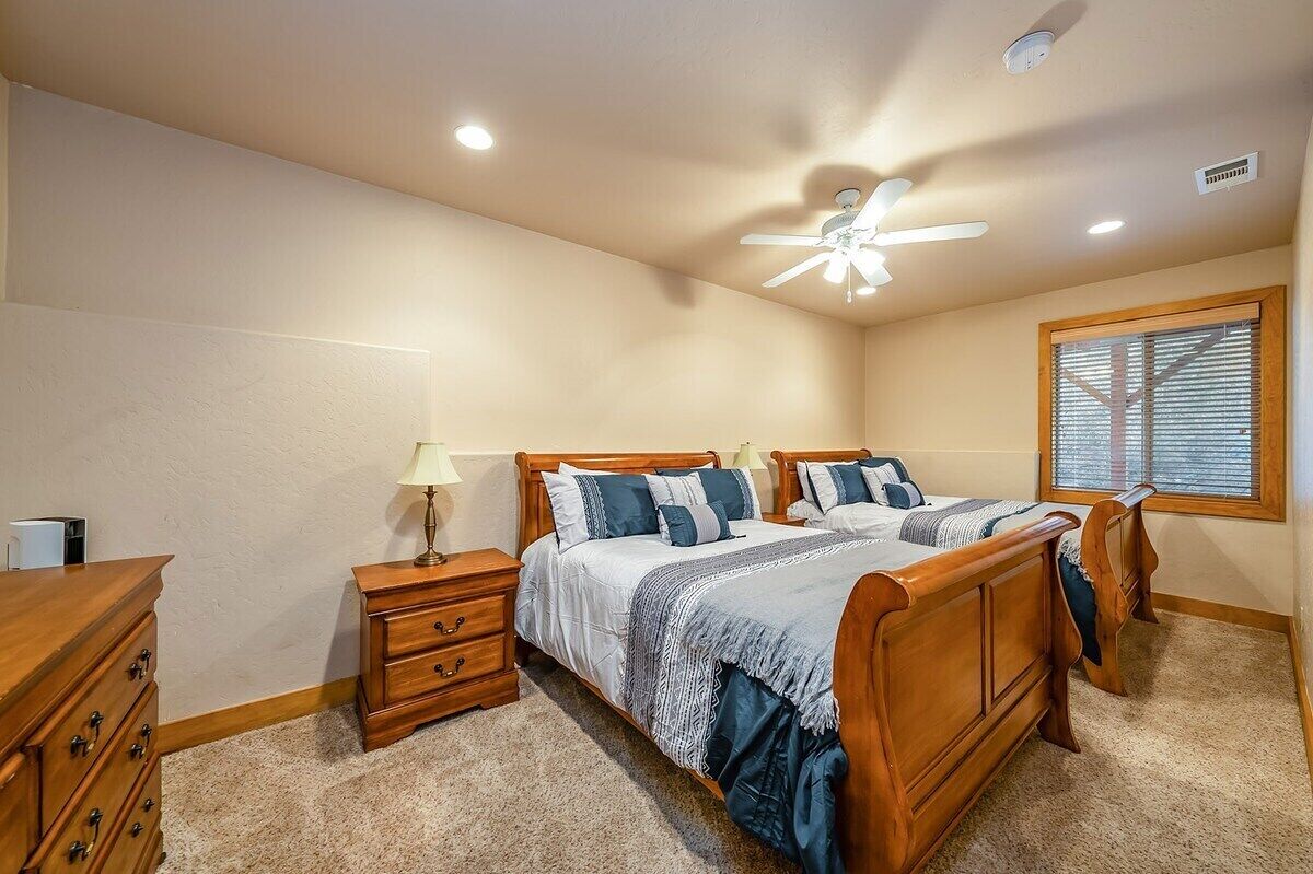 5 bedrooms, iron/ironing board, free WiFi, bed sheets