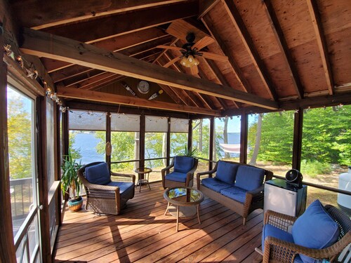 Cozy Lake Front Cottage on Long Pond