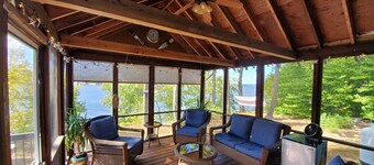 Cozy Lake Front Cottage on Long Pond