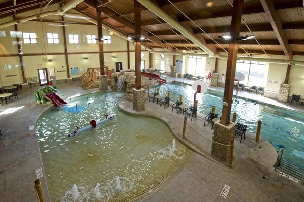A heated pool - Wisconsin Dells | Pool & Waterpark Access | 2BR Cabin (Wisonsin Dells)