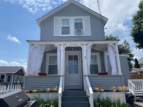 Quaint Cottage Vacation