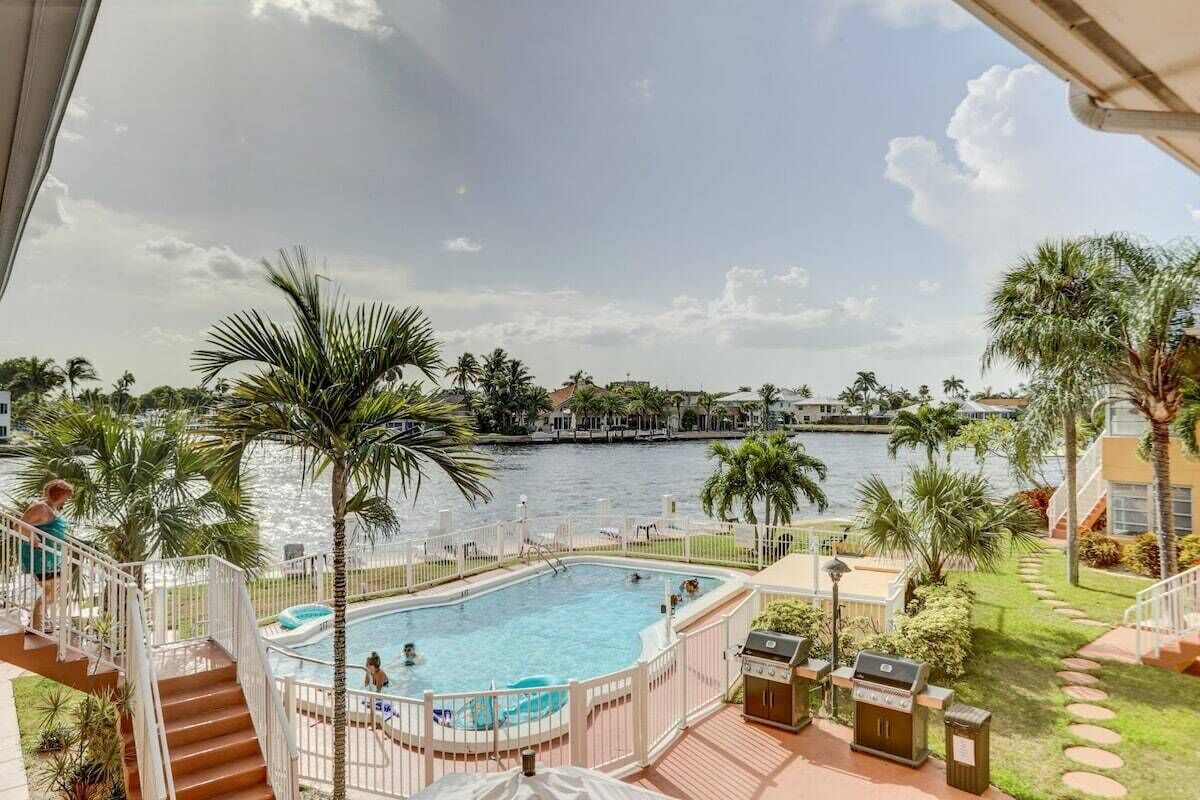AlohaEscape · AlohaEscape · ☀️COZY WATERFRONT STUDIO - 1 BLOCK TO BEACH! 5 minut