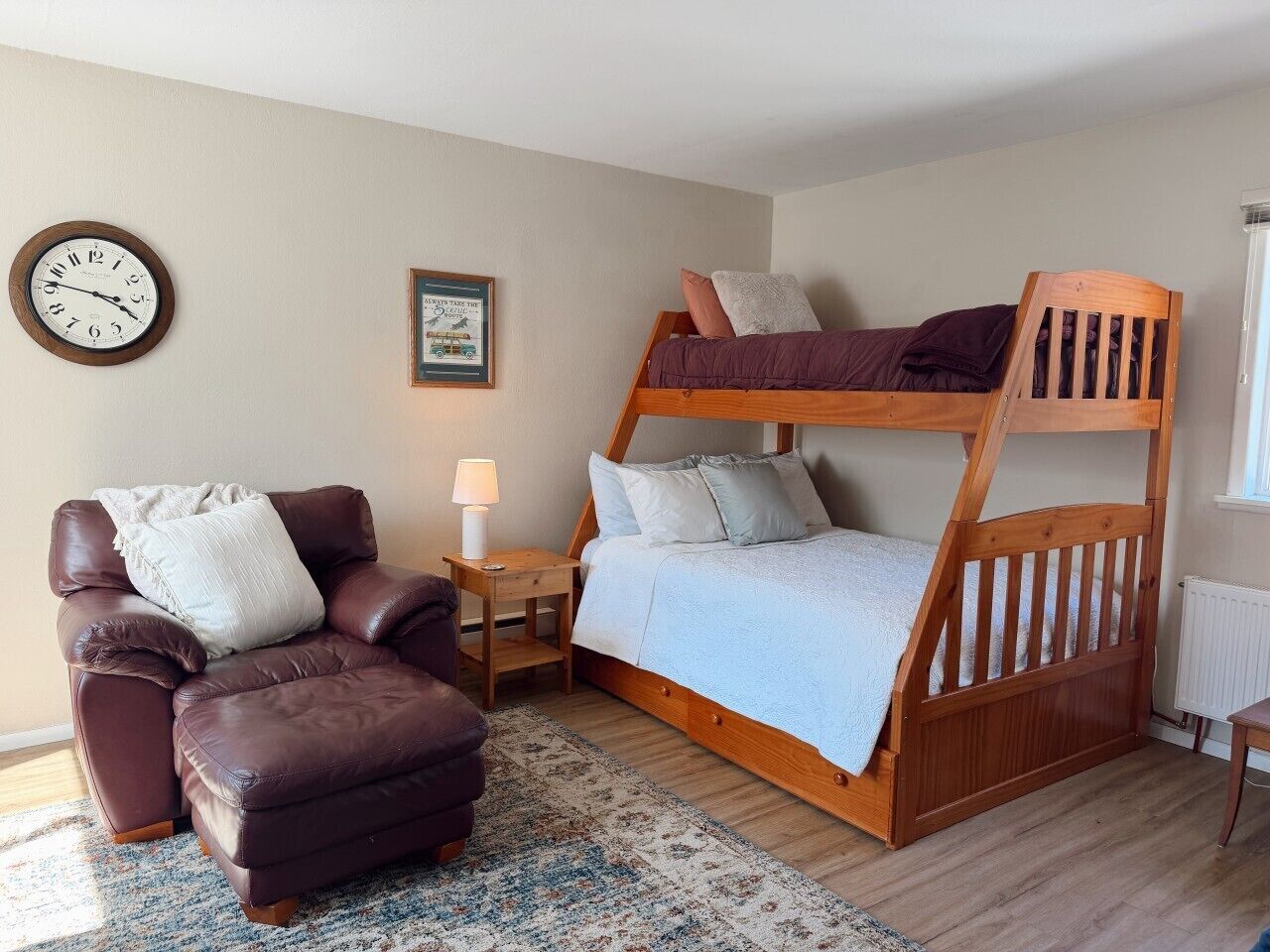 4 bedrooms, desk, iron/ironing board, travel crib