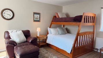 4 bedrooms, desk, iron/ironing board, travel crib