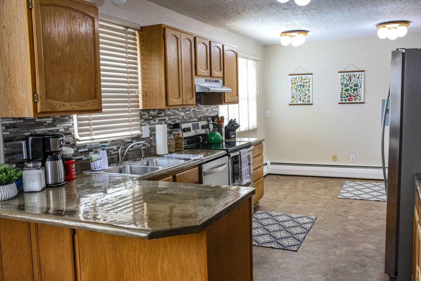 Geladeira, micro-ondas, fogão, cooktop