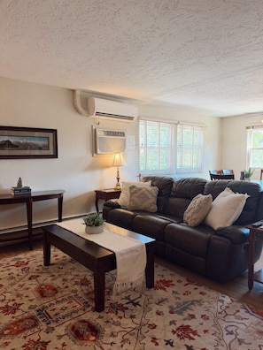TV - Spacious Upstairs Loft (Miles City)