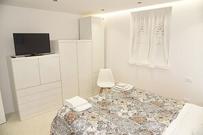 2 habitaciones, tabla de planchar con plancha, internet y ropa de cama 