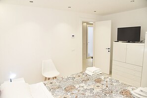 2 bedrooms, iron/ironing board, Internet, bed sheets