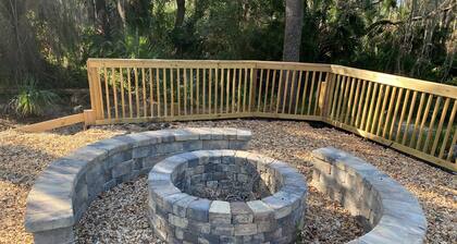 Waterfront Home Located On the Steinhatchee River.