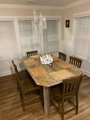 Dining - Waterfront Home Located On the Steinhatchee River. (Steinhatchee)