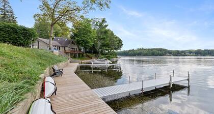 Pet-friendly Cabin: Dock, Kayaks, Firepit, BBQ