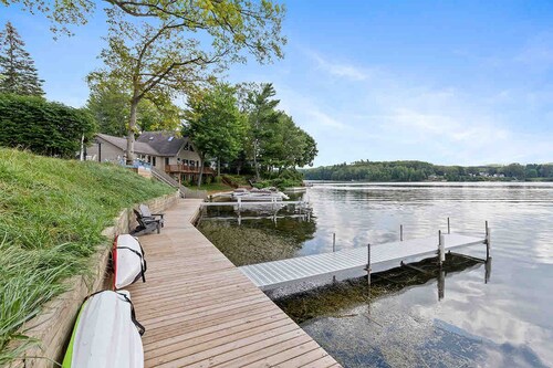 Pet-friendly Cabin Dock, Kayaks, Firepit, BBQ