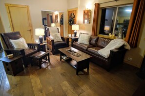 Smart TV, fireplace, DVD player, ping pong