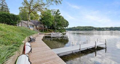 Waterfront Suite Dock, Kayaks, Firepit, BBQ